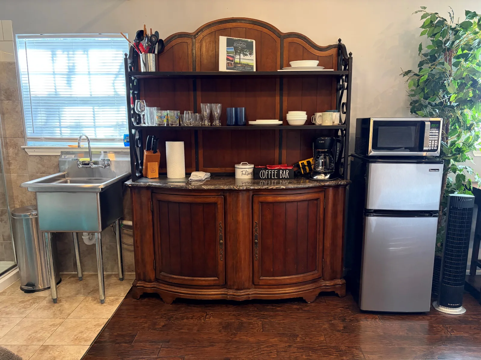 The hutch and kitchenette in Cabin 2