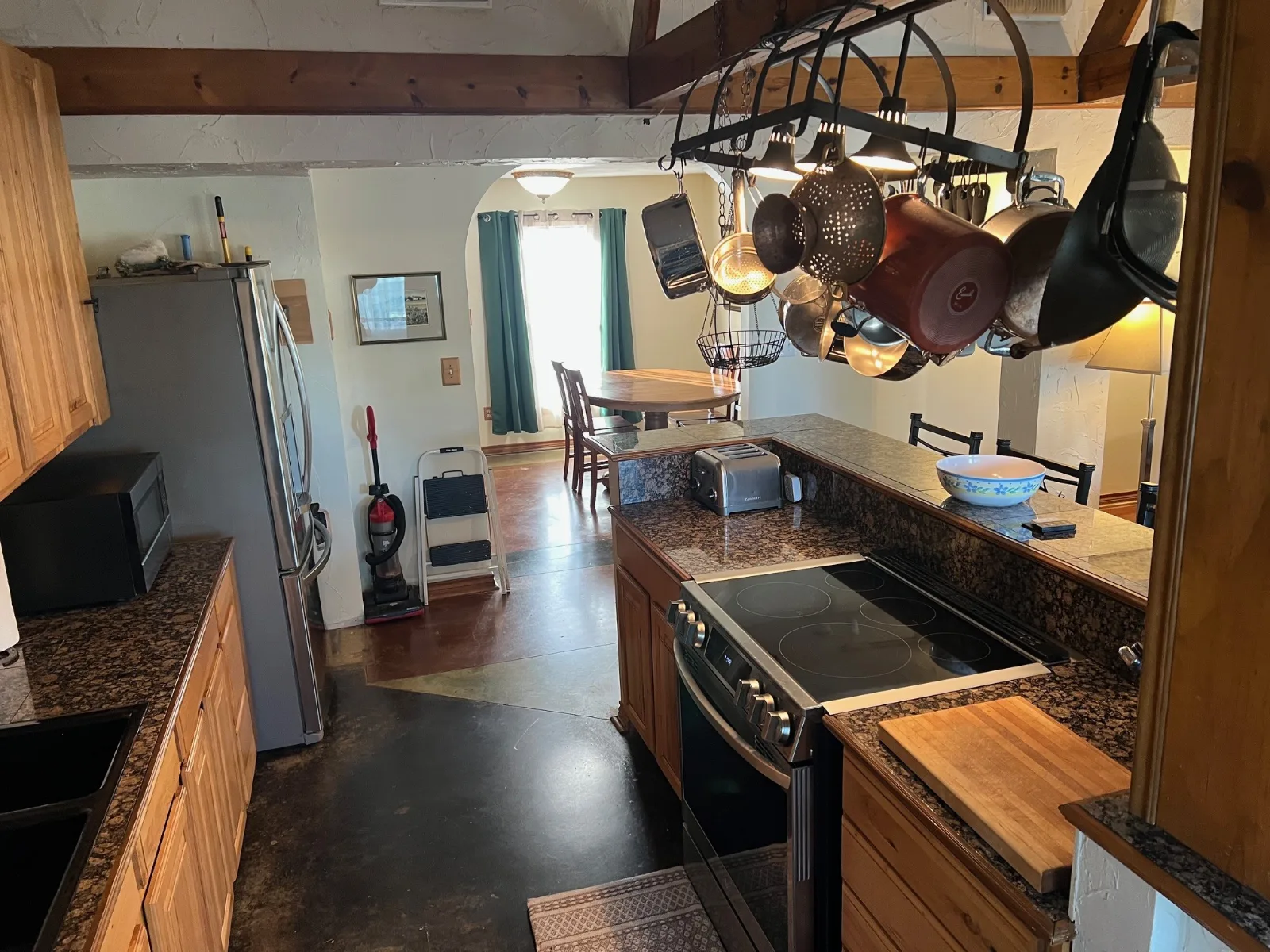 The range and counters in the Cabin 3 kitchen