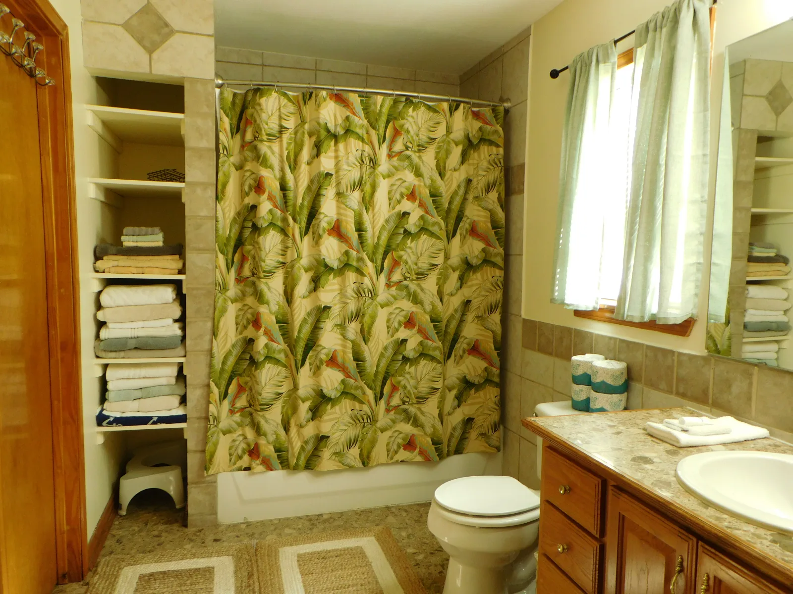 The primary bathroom in Cabin 3